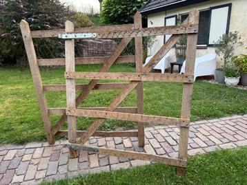 2 Eiken hekframes (poort) incl hang en sluitwerk beschikbaar voor biedingen