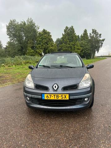 Renault Clio 1.6 16V 82KW 5-DRS E4 2006 Grijs beschikbaar voor biedingen