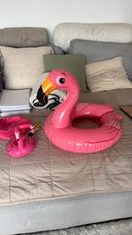Flamingo roze 40 cm met badmuts en flamingo cocktial houder, Ophalen of Verzenden, Zo goed als nieuw