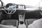 Volkswagen Golf 1.0 eTSI Life *1ste Eigenaar*Navigatie*Ambie, Gebruikt, Euro 6, Blauw, Bedrijf
