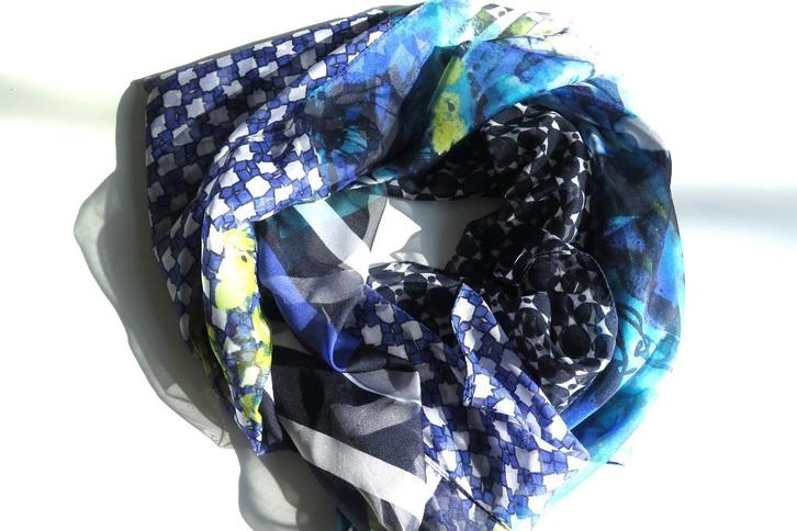 Sjaal Gerry Weber, blauw-wit-groen tinten, vierkant model, Kleding | Dames, Mutsen, Sjaals en Handschoenen, Zo goed als nieuw