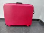 Rode koffer L 65 cm  Br 50 cm H 20 cm, Sieraden, Tassen en Uiterlijk, Koffers, Gebruikt, Hard kunststof, 45 tot 55 cm, Wieltjes