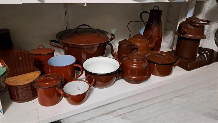 Diverse oude oxblood en of bruine emaille keukengerei, Antiek en Kunst, Antiek | Emaille, Ophalen