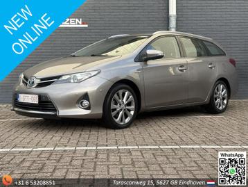 Toyota Auris 1.8 Full Hybrid Business | 1/2 Leder | Stoelver beschikbaar voor biedingen
