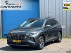 Hyundai Tucson 1.6 T-GDI HEV Comfort DEALER OND 1 EIG, Auto's, Stof, Gebruikt, 4 cilinders, 1650 kg