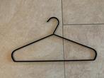 5 zwarte metalen kleerhangers met fluweel / velours, Kleding | Dames, Kledinghangers, Ophalen of Verzenden, Zo goed als nieuw
