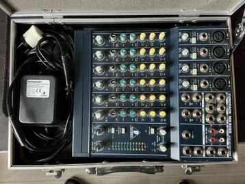 Behringer Eurorack MX802A Mengpaneel in Gator case beschikbaar voor biedingen