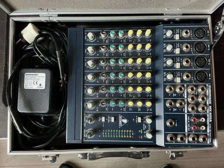 Behringer Eurorack MX802A Mengpaneel in Gator case, Muziek en Instrumenten, Mengpanelen, Gebruikt, 5 tot 10 kanalen, Microfooningang