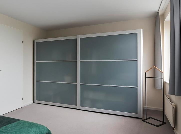 IKEA PAX grote kledingkast, licht hout, glazen schuifdeuren, Huis en Inrichting, Kasten | Kledingkasten, Zo goed als nieuw, 200 cm of meer