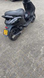 Piaggio zip 50, Fietsen en Brommers, Scooters | Piaggio, Ophalen, Maximaal 45 km/u, Zo goed als nieuw, Benzine