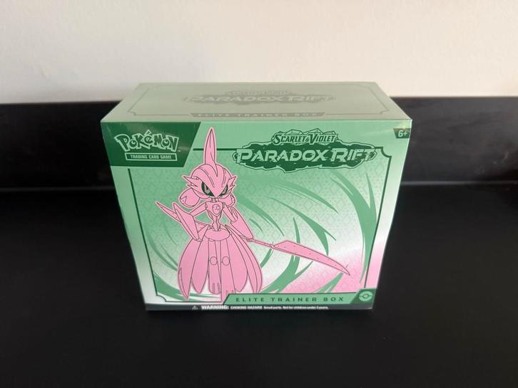 Paradox Rift Elite Trainer Box, Hobby en Vrije tijd, Verzamelkaartspellen | Overige, Nieuw, Overige typen, Ophalen of Verzenden