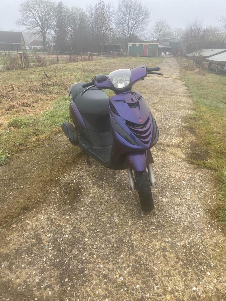 Piaggio zip 4 takt, Fietsen en Brommers, Scooters | Piaggio, Zo goed als nieuw, Zip, Maximaal 45 km/u, Benzine, Ophalen