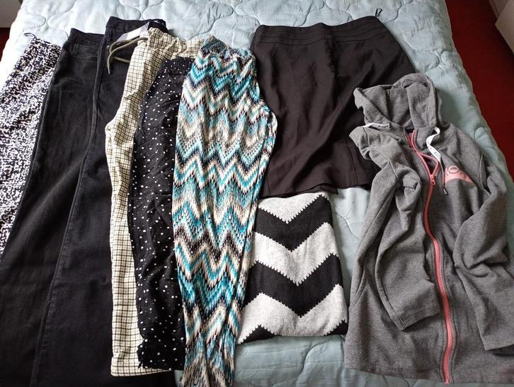 2 zakken 2e hands kleding / schoenen / tasjes, Diversen, Rommelmarktspullen, Gebruikt, Ophalen