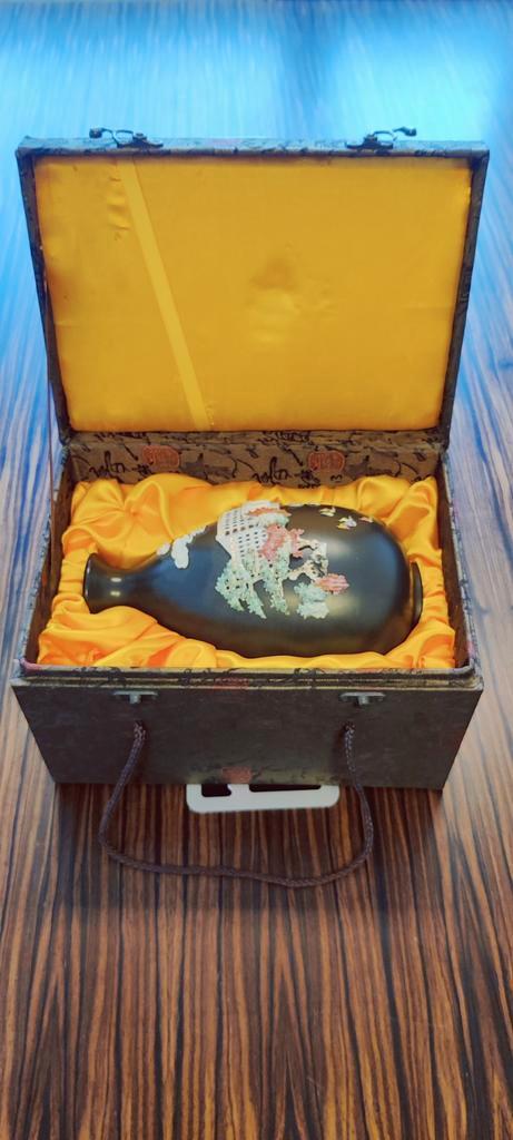 Sake fles in luxe opberg kist., Antiek en Kunst, Antiek | Vazen, Ophalen of Verzenden