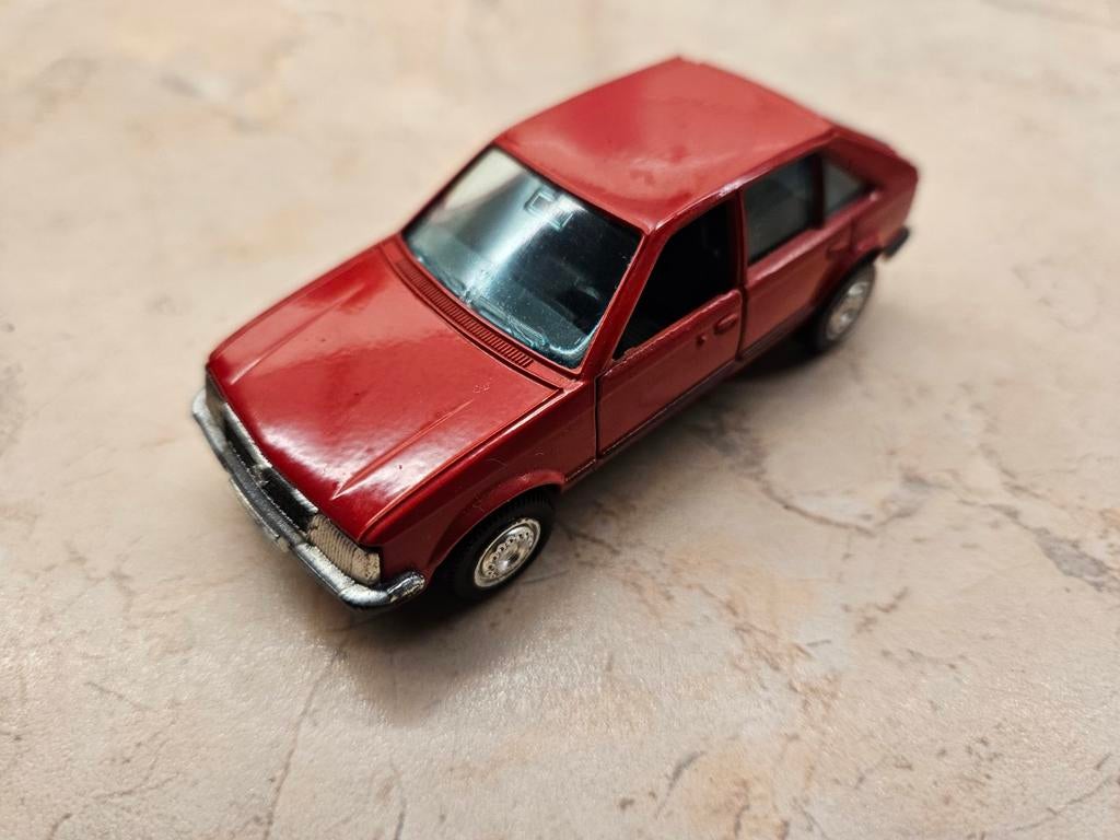 Gama Opel Kadett D Limousine 5 Deurs Rood 1:43, Ophalen of Verzenden, Zo goed als nieuw, Auto, Gama
