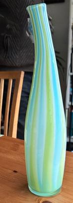 Vrolijk glazen vaasje mondgeblazen met pontil, Overige kleuren, Ophalen of Verzenden, Minder dan 50 cm, Glas