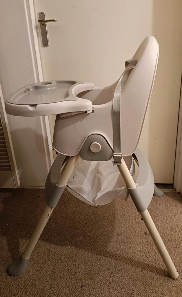 Inklapbare kinderstoel met eetblad, Kinderen en Baby's, Kinderstoelen, Gebruikt, Inklapstoel, Aanschuifbaar, Afneembaar eetblad