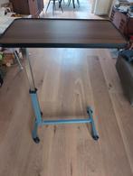 Kantelbare bedtafel op wielen - verstelbaar, Diversen, Verpleegmiddelen, Ophalen of Verzenden, Gebruikt