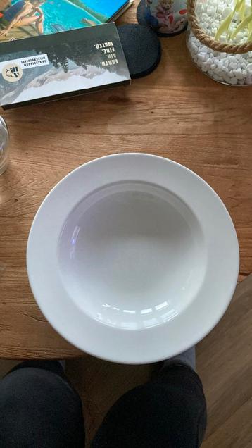 10 diepe Ikea borden (kleur wit) beschikbaar voor biedingen