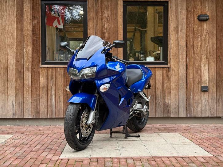 Inruilkoopje! Honda VFR800I, Motoren, Motoren | Honda, Bedrijf, Sport, meer dan 35 kW, 4 cilinders, Motorrijbewijs A, Handvatverwarming