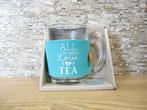 theeglas met tekst all you need is love & tea, Huis en Inrichting, Keuken | Servies, Nieuw, Glas of Glazen, Ophalen of Verzenden