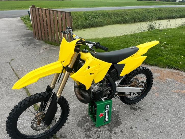 Suzuki RM 250 2008, Fietsen en Brommers, Brommers | Crossbrommers, Zo goed als nieuw, Suzuki, Ophalen