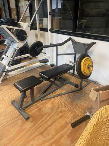 Incline bench press beschikbaar voor biedingen