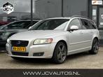 Volvo V50 2.0 D3 Summum LEER/PANO/TREKHAAK/BLIS/NAVI, Auto's, Euro 5, Gebruikt, Lichtsensor, Leder