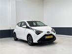Toyota Aygo 1.0 VVT-i x-play limited |2 Eig | NL | Camera |, Stof, Gebruikt, 4 stoelen, Wit