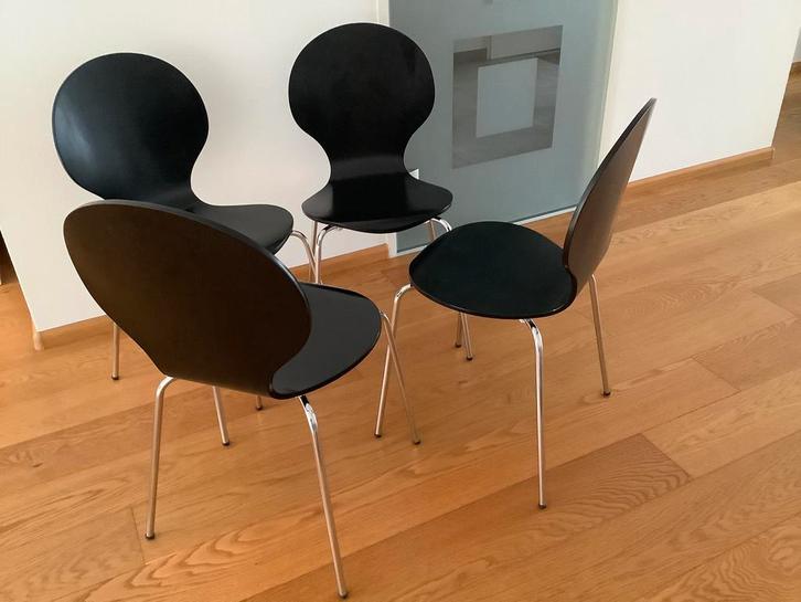 Leuke stevige stoelen, 4 stuks, zwart, stapelbbaar, Huis en Inrichting, Stoelen, Gebruikt, Vier, Metaal, Overige materialen, Zwart