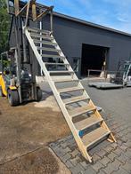 Stalen trap met aluminium trapboom. Hoog 2,65 mtr. Nob104, Doe-het-zelf en Verbouw, Ladders en Trappen, Ophalen, Zo goed als nieuw
