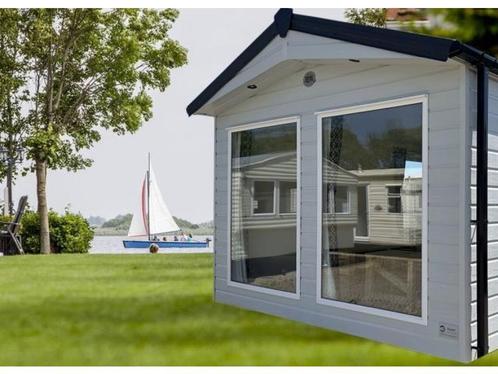 Chalet te koop + eigen grond | Vaarwater Friesland R#52R, Caravans en Kamperen, Stacaravans