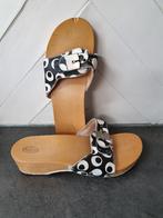 Zwart/witte Scholl slippers 37. Hout en kunststof., Kleding | Dames, Schoenen, Scholl, Verzenden, Zo goed als nieuw, Instappers