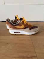 NIKE AIR MAX 1 PECAN YELLOW ALS NIEUW MAAT 42, Kleding | Heren, Schoenen, Ophalen of Verzenden, Zo goed als nieuw, Overige kleuren