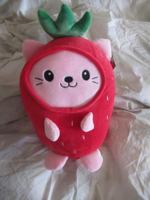 schattige POES knuffel in AARDBEI / pluche, nieuw + kaartje, Kinderen en Baby's, Speelgoed | Knuffels en Pluche, Nieuw, Poes, Ophalen of Verzenden