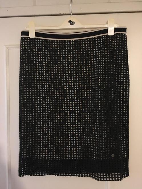 Aparte zwarte gehaakte rok bruine onderrok van Poools, mt 44, Kleding | Dames, Grote Maten, Zo goed als nieuw, Rok, Zwart, Verzenden