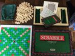 Bijna nieuw scrabble bordspel, Hobby en Vrije tijd, Gezelschapsspellen | Bordspellen, Ophalen of Verzenden, Drie of vier spelers