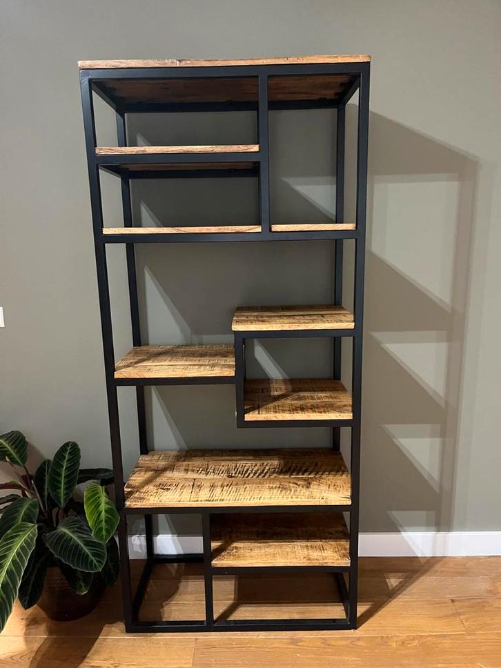 Mooie Kyan vakkenkast van Leenbakker (mango hout), Huis en Inrichting, Kasten | Wandmeubels, Zo goed als nieuw, 150 tot 200 cm