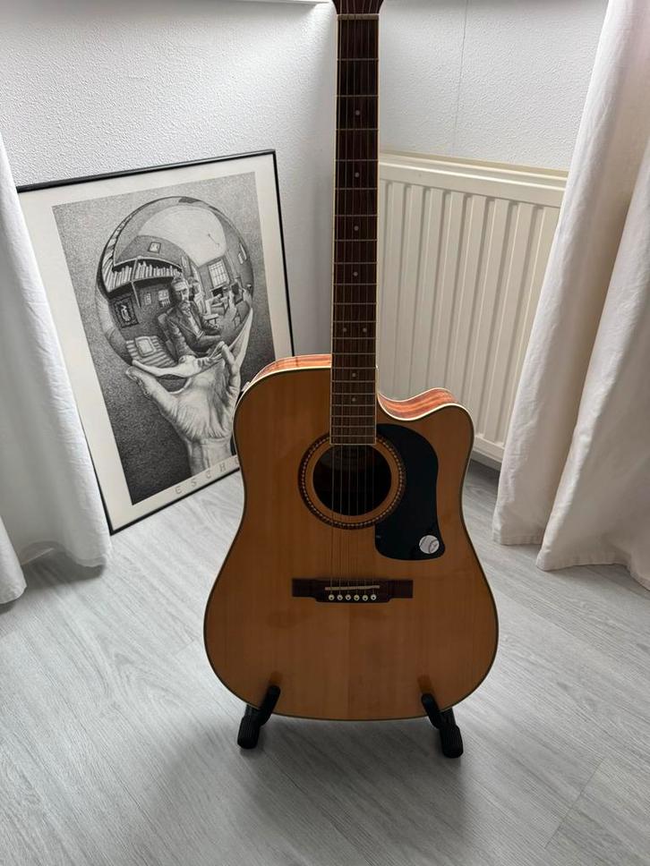 Washburn Semi-Akoestische Gitaar m. Voorversterker, Muziek en Instrumenten, Snaarinstrumenten | Gitaren | Akoestisch, Gebruikt
