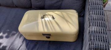 Vintage geëmailleerde broodtrommel zacht geel beschikbaar voor biedingen