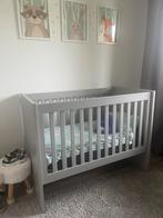 Grijze ledikant + commode/dressoir, Ophalen, Gebruikt, Jongetje of Meisje
