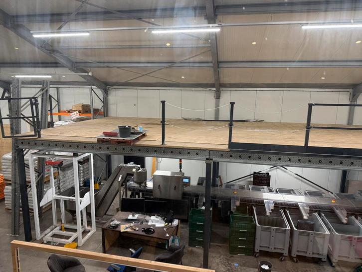 Stevige entresol vloer   ca. 15m x 5m    met hekwerk, Zakelijke goederen, Kantoor en Winkelinrichting | Magazijn, Stelling en Opslag