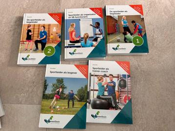 Nieuwe schoolboeken opleiding sport en bewegen beschikbaar voor biedingen