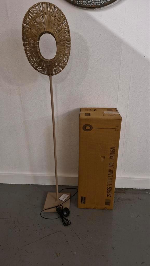 Nieuwe By Boo Ovo Vloerlamp - MOET WEG, Huis en Inrichting, Lampen | Vloerlampen, Nieuw, 150 tot 200 cm, Ophalen