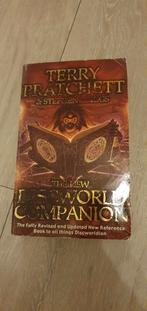 Terry Pratchett - The New Discworld Companion, Ophalen of Verzenden, Gelezen, Terry Pratchett