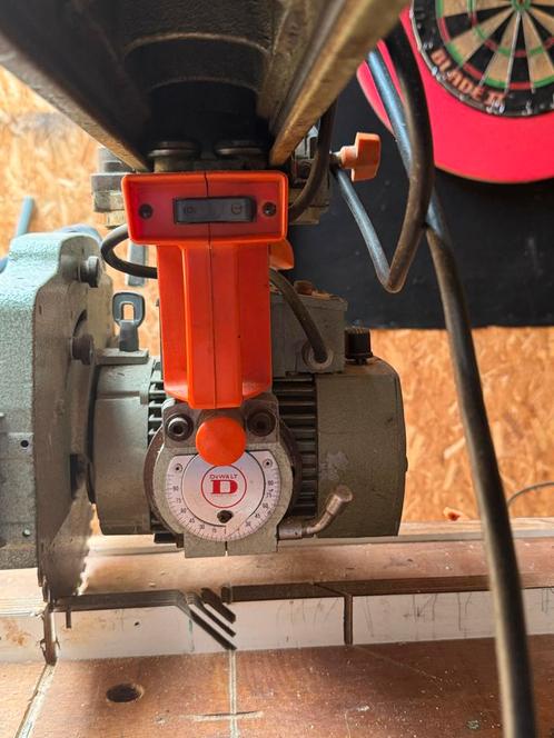 DeWalt Radiaalzaag - Vintage 1981, Doe-het-zelf en Verbouw, Gereedschap | Zaagmachines, Gebruikt, Afkortzaag, 1200 watt of meer
