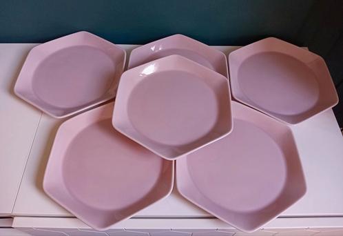 Zalmroze zeshoekige diner borden Ikea, Huis en Inrichting, Keuken | Servies, Zo goed als nieuw, Bord(en), Overige stijlen, Overige materialen