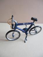 poppenhuis klein kinderfietsje gemaakt van blik, Ophalen of Verzenden, Gebruikt, Decoratie