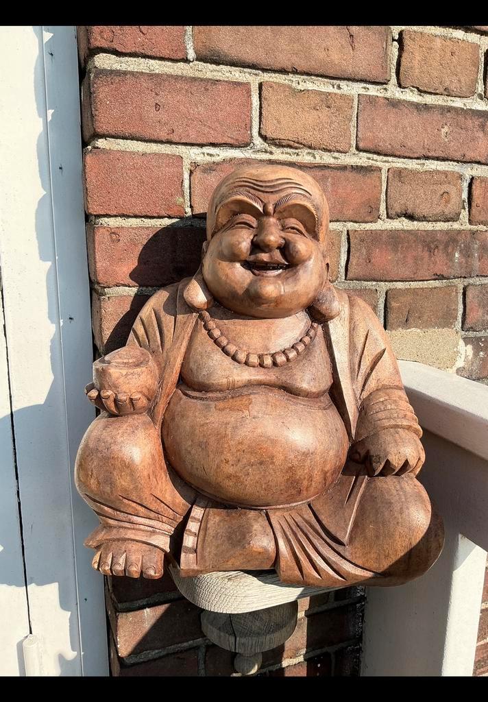 Fors & zwaar massief houten Buddha beeld, handgestoken 32 cm, Huis en Inrichting, Woonaccessoires | Boeddhabeelden, Zo goed als nieuw