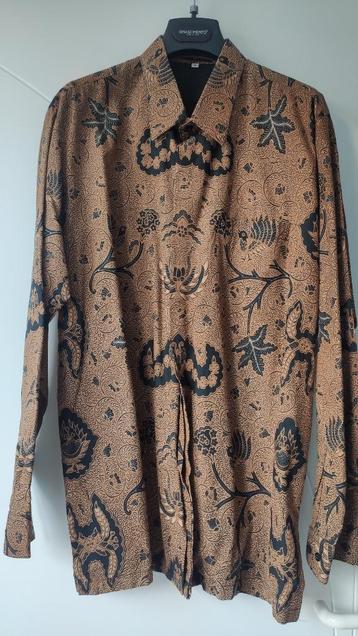 Mooi groot Batik (XL) hemd met lange mouwen beschikbaar voor biedingen